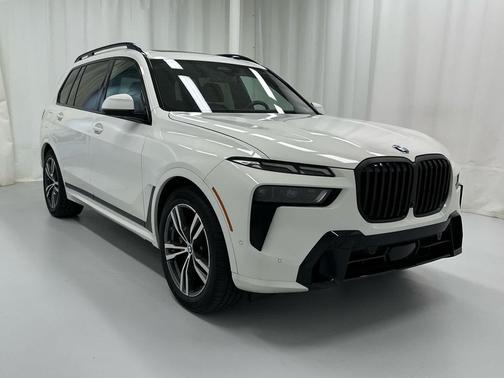 Alpine White 2023 BMW X7 xDrive40i
