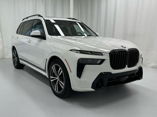 Alpine White 2023 BMW X7 xDrive40i