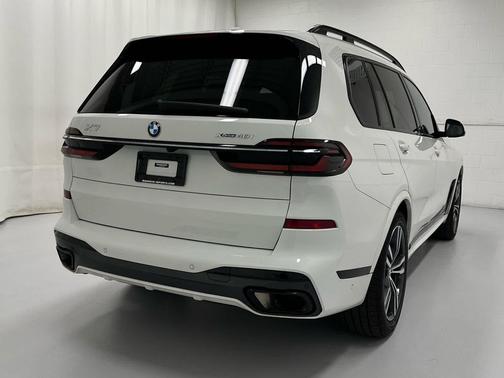 Alpine White 2023 BMW X7 xDrive40i