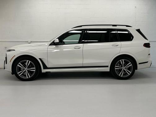 Alpine White 2023 BMW X7 xDrive40i