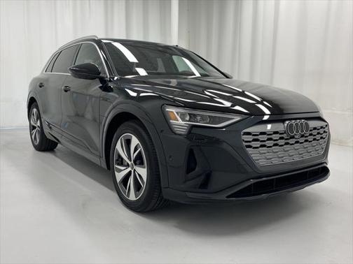 2024 Audi Q8 e-tron Premium Plus