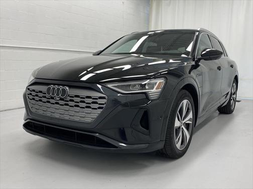 2024 Audi Q8 e-tron Premium Plus
