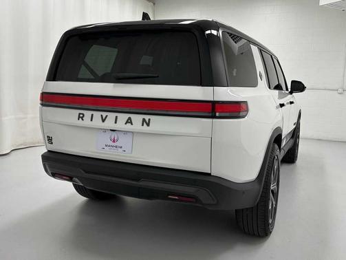 2025 Rivian R1S Adventure