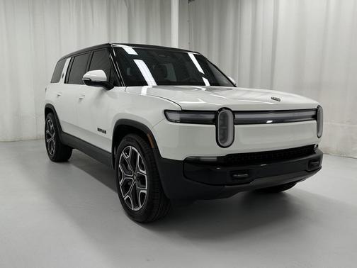 2025 Rivian R1S Adventure