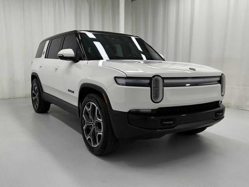 2025 Rivian R1S Adventure