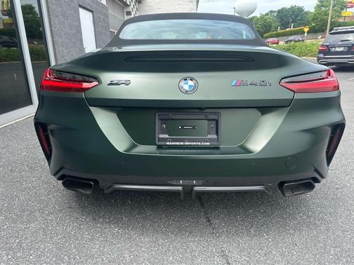 Frozen Deep Green Metallic 2025 BMW Z4 M40i
