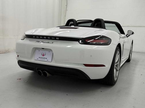 2024 Porsche 718 Boxster S