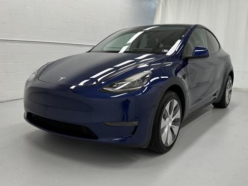 2022 Tesla Model Y Long Range Dual Motor All-Wheel Drive