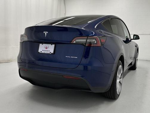 2022 Tesla Model Y Long Range Dual Motor All-Wheel Drive