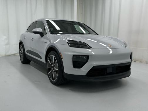 Ice Grey Metallic 2025 Porsche Macan Macan Electric 4
