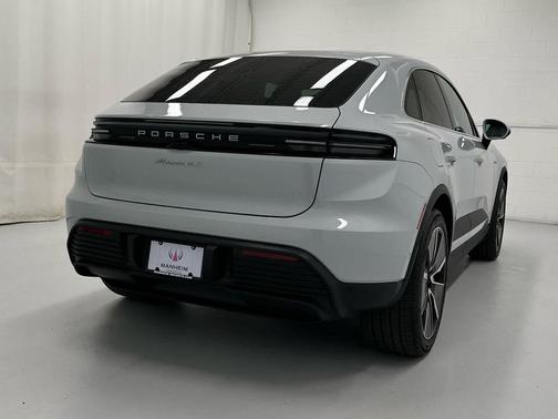 Ice Grey Metallic 2025 Porsche Macan Macan Electric 4