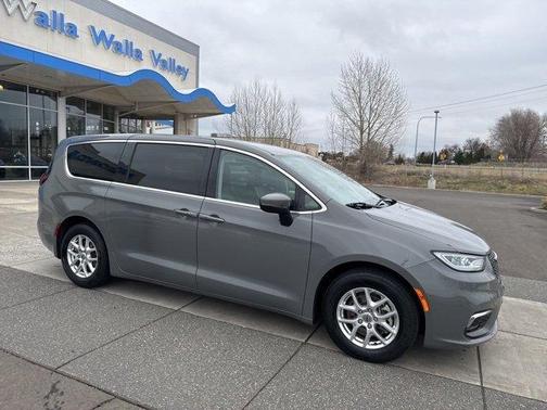 2023 Chrysler Pacifica Touring-L