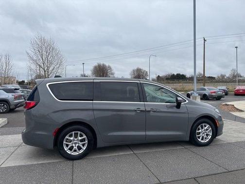 2023 Chrysler Pacifica Touring-L