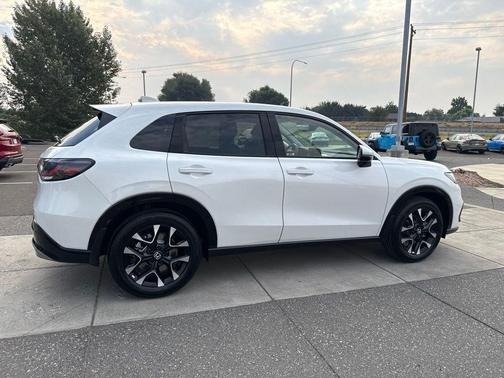 White 2027 Honda HR-V EX-L