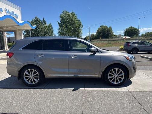 Gray 2017 Kia Sorento SX