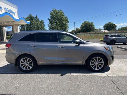 Gray 2017 Kia Sorento SX