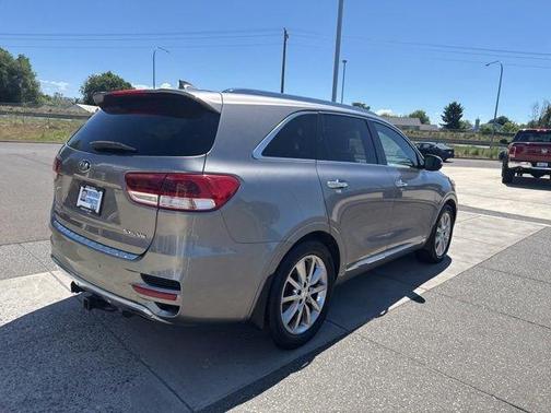 Gray 2017 Kia Sorento SX