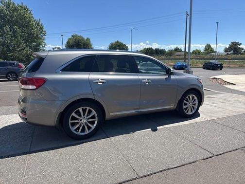 Gray 2017 Kia Sorento SX