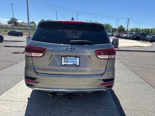 Gray 2017 Kia Sorento SX