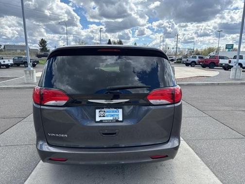 2023 Chrysler Voyager LX