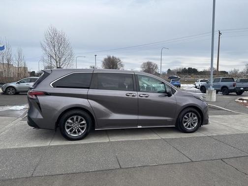 2021 Toyota Sienna XLE