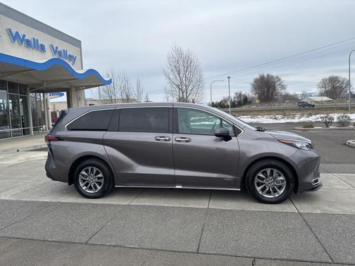 2021 Toyota Sienna XLE