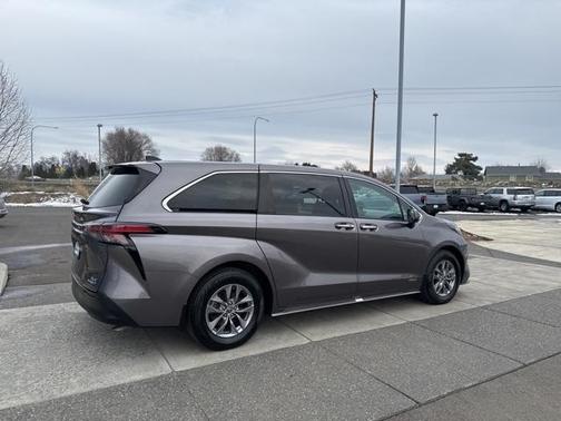 2021 Toyota Sienna XLE