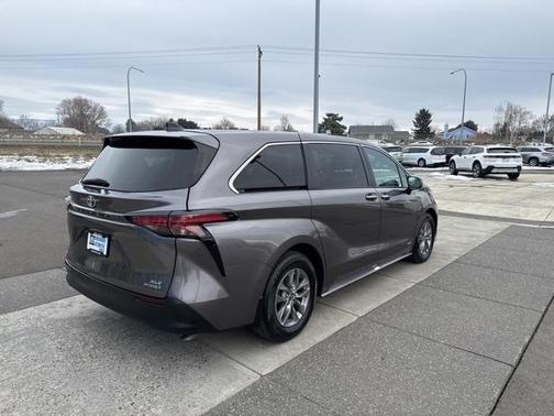 2021 Toyota Sienna XLE