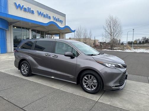 2021 Toyota Sienna XLE