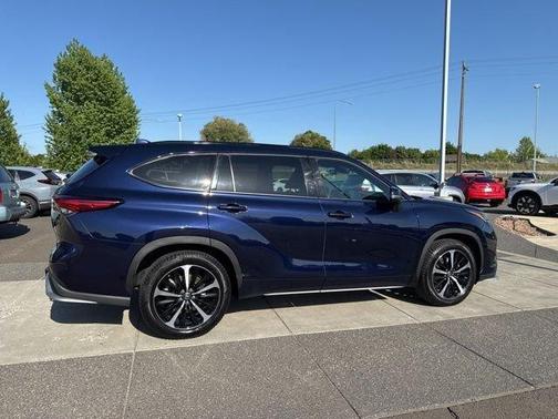 Blue 2022 Toyota Highlander XSE
