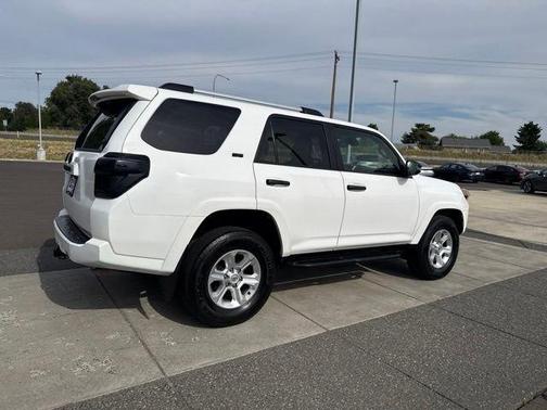 White 2023 Toyota 4Runner SR5 Premium
