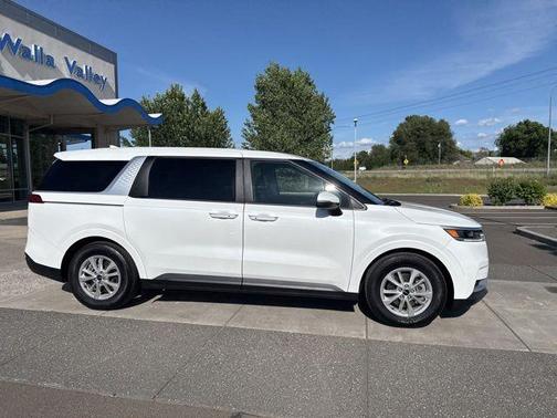 White 2024 Kia Carnival LX