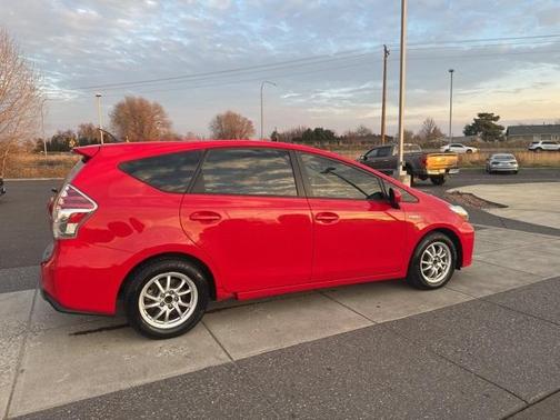 2017 Toyota Prius v Three