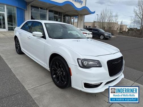 2022 Chrysler 300 Touring L