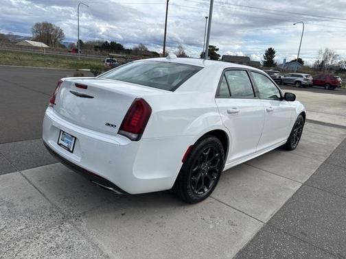 2022 Chrysler 300 Touring L