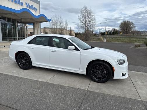 2022 Chrysler 300 Touring L