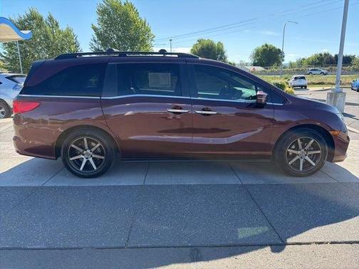 Red 2018 Honda Odyssey EX-L