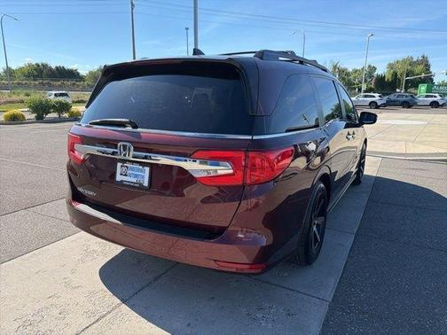 Red 2018 Honda Odyssey EX-L