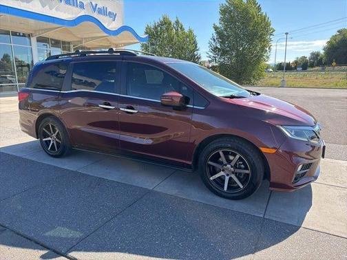 Red 2018 Honda Odyssey EX-L