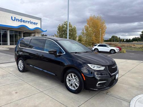 Black 2025 Chrysler Pacifica Select