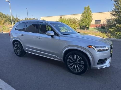 2021 Volvo XC90 T6 Momentum 7 Passenger