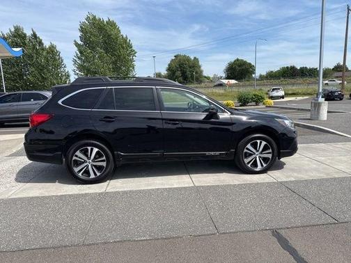Crystal Black Silica 2019 Subaru Outback 3.6R Limited