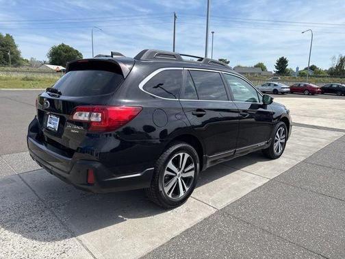 Crystal Black Silica 2019 Subaru Outback 3.6R Limited