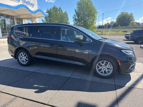 Black 2023 Chrysler Pacifica Touring-L