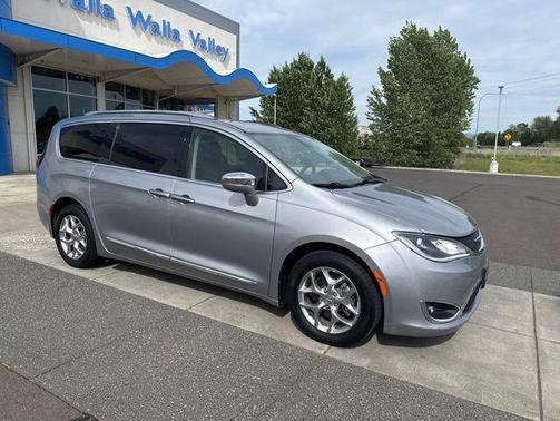 Silver 2018 Chrysler Pacifica Limited