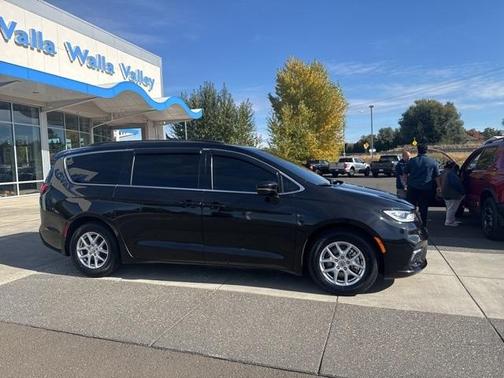2022 Chrysler Pacifica Touring-L