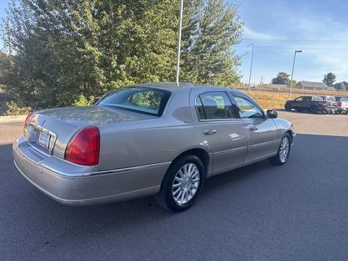 2004 Lincoln Town Car Signature