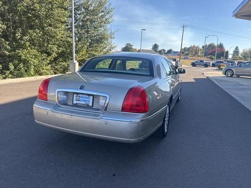 2004 Lincoln Town Car Signature