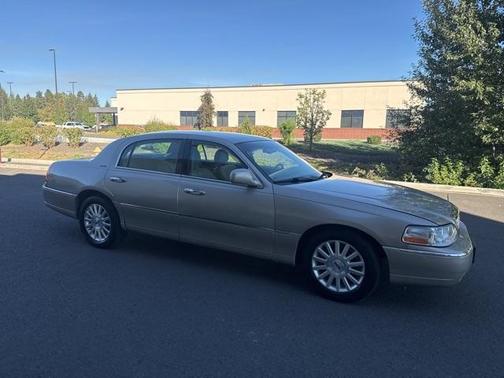 2004 Lincoln Town Car Signature