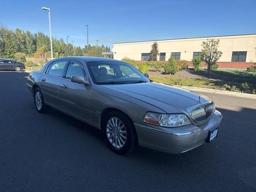 2004 Lincoln Town Car Signature